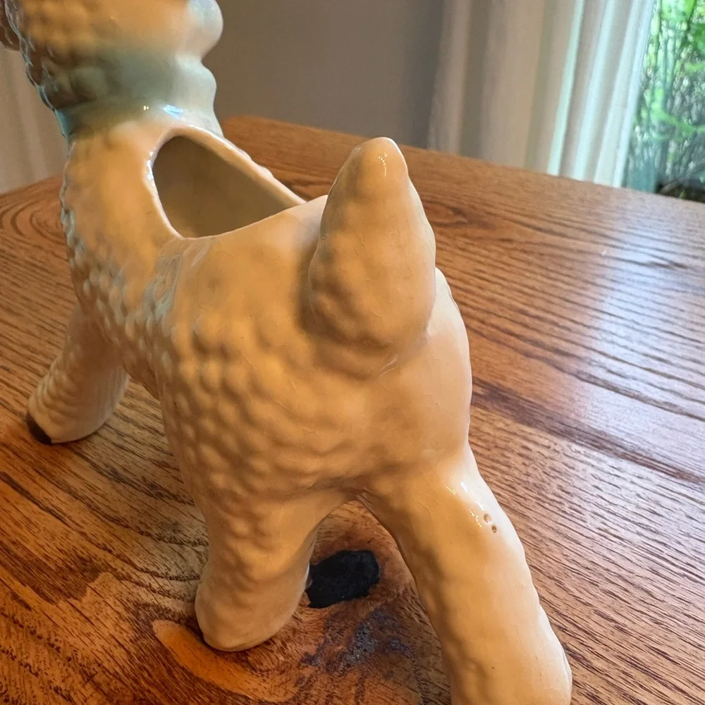 Charming Cream Lamb Vase - Picture 5 of 9